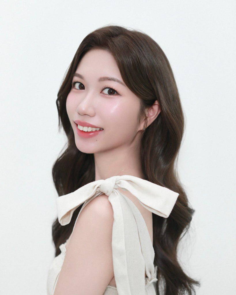 Patricia teaching piano